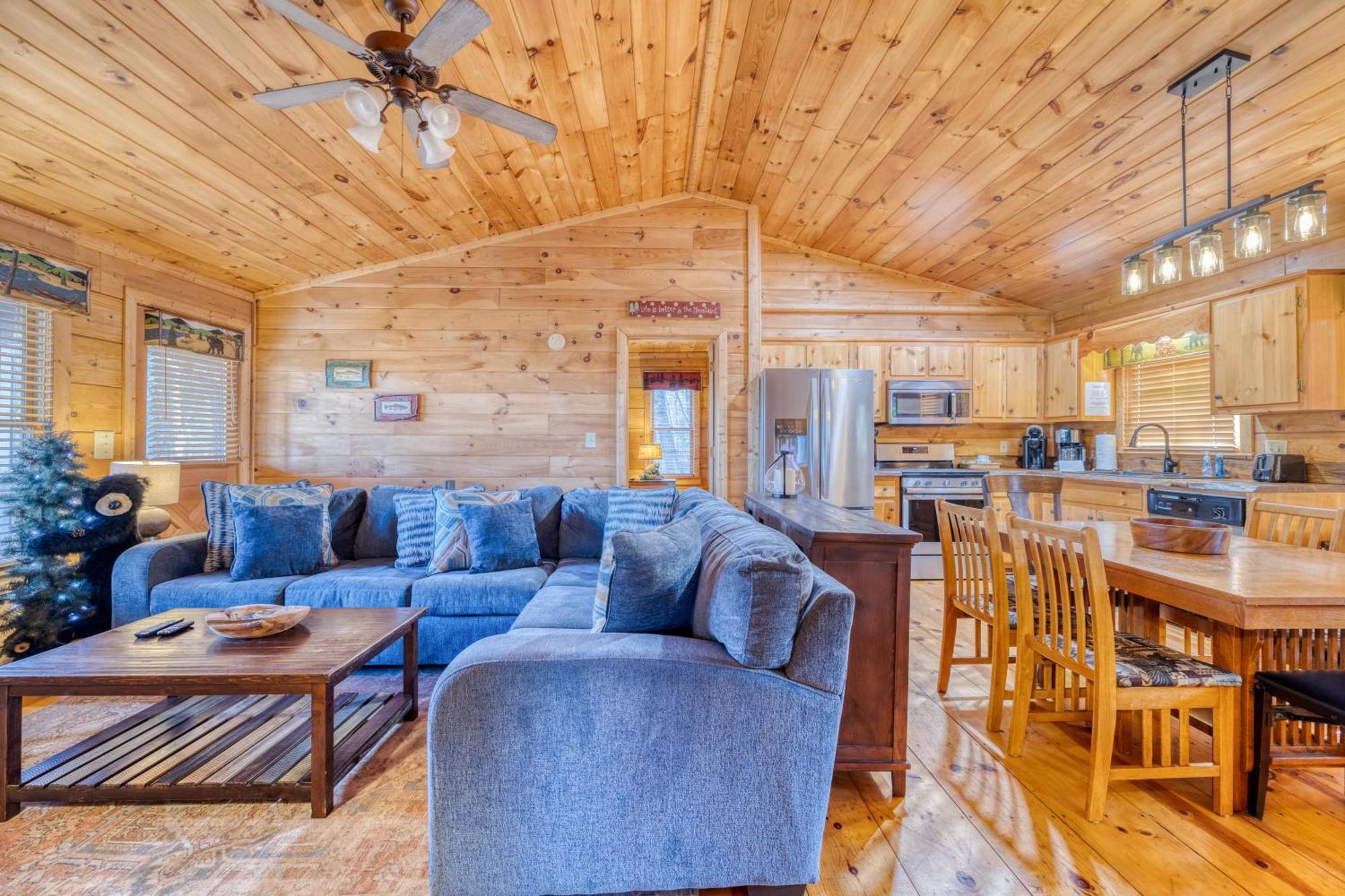 Secluded Sunrise Ridge-10 Min From Blue Ridge, King Beds, Hot Tub, 2 Porches, Fireplace Wood Burning, Mountain View, Cozy Luaran gambar