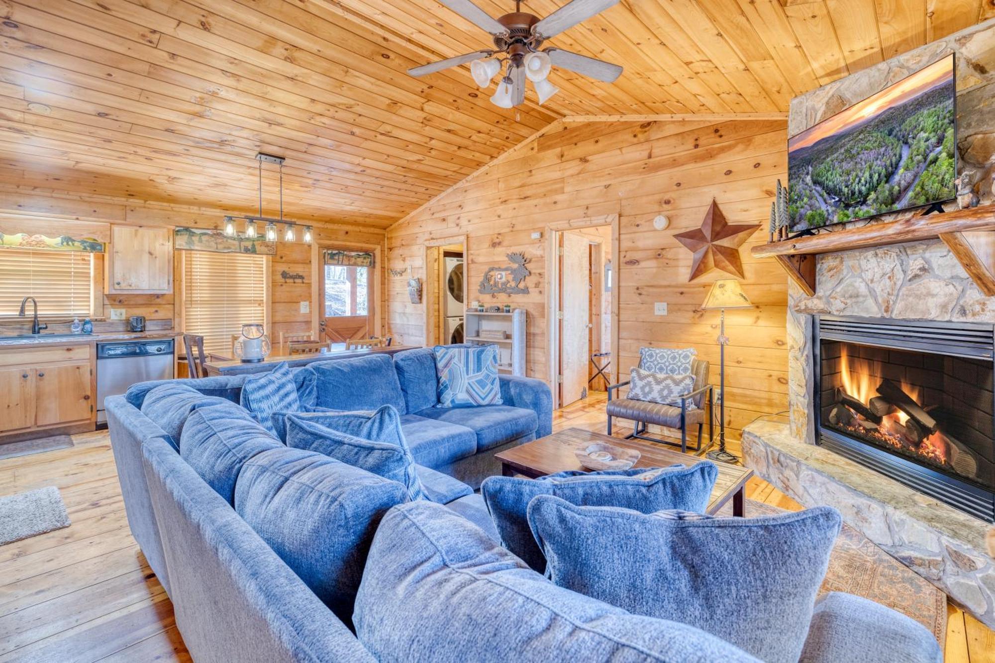 Secluded Sunrise Ridge-10 Min From Blue Ridge, King Beds, Hot Tub, 2 Porches, Fireplace Wood Burning, Mountain View, Cozy Luaran gambar