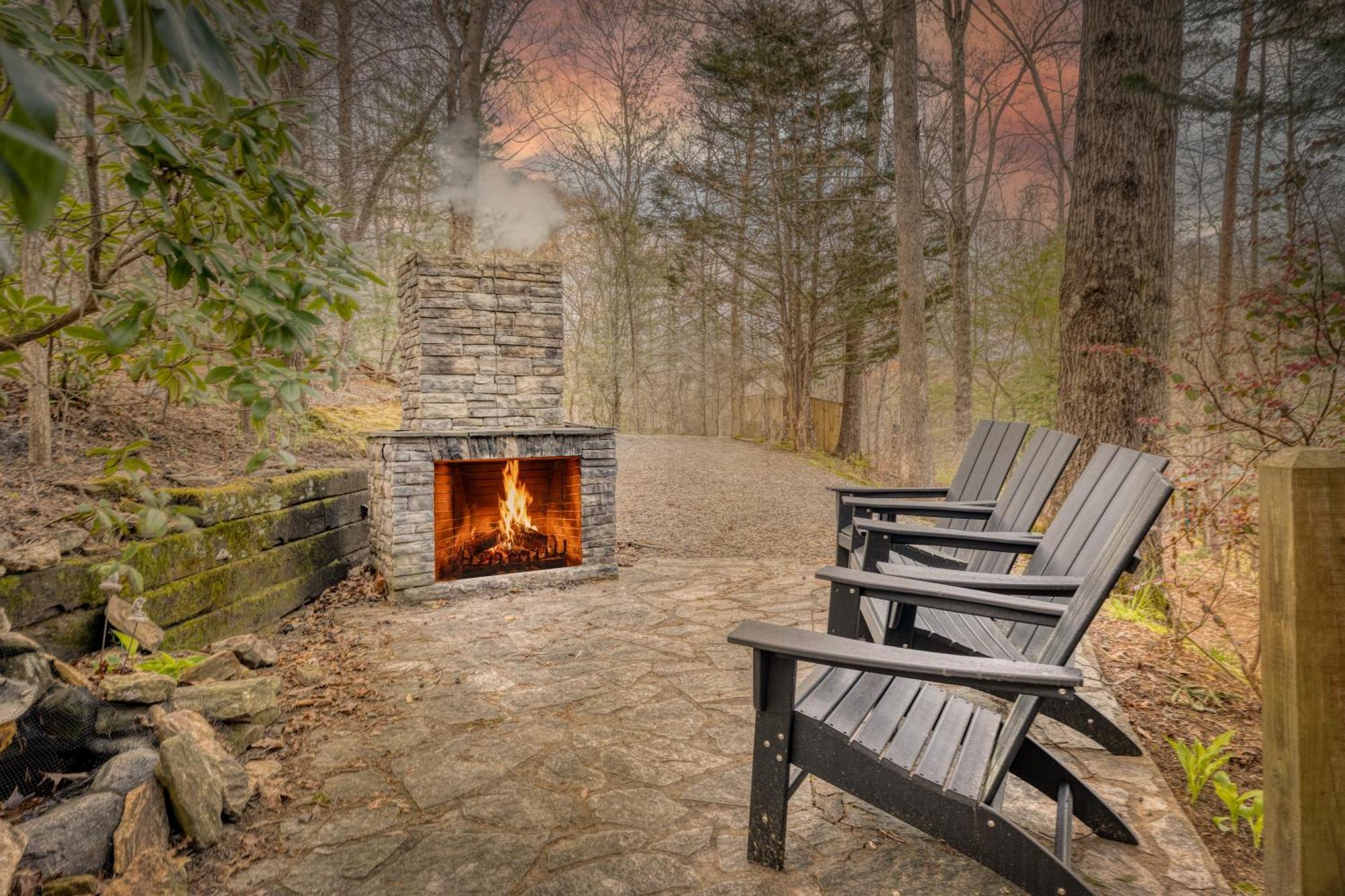 Secluded Sunrise Ridge-10 Min From Blue Ridge, King Beds, Hot Tub, 2 Porches, Fireplace Wood Burning, Mountain View, Cozy Luaran gambar